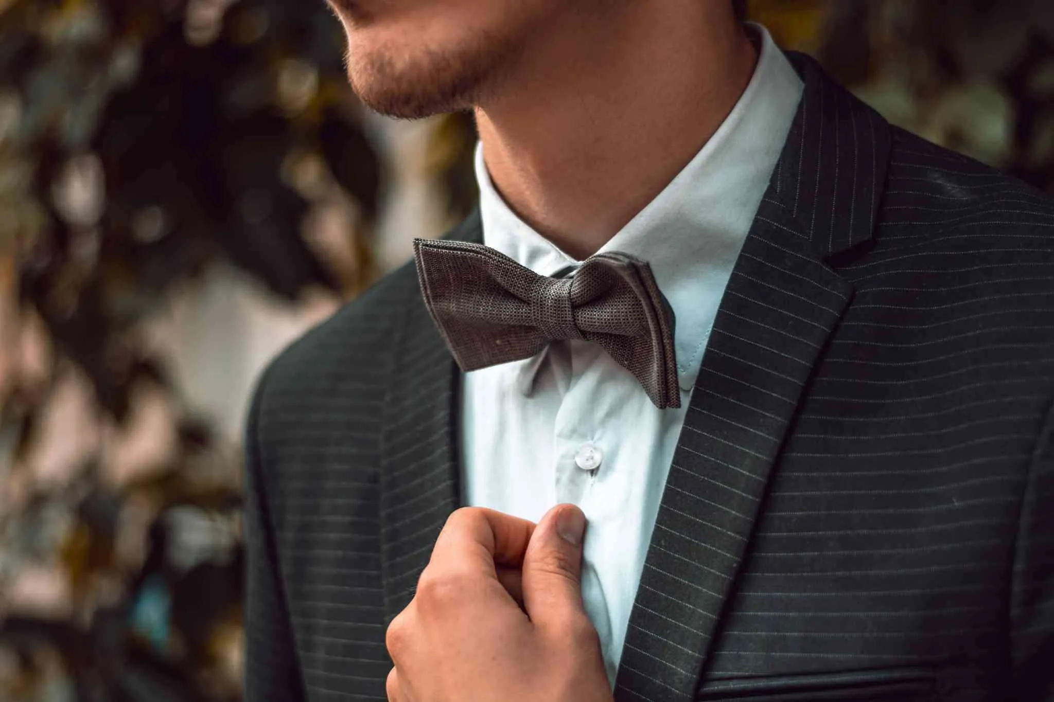 Make a Statement with our Stylish Pre-Tied Raspberry Bow Tie and Pocket Square Set for Men