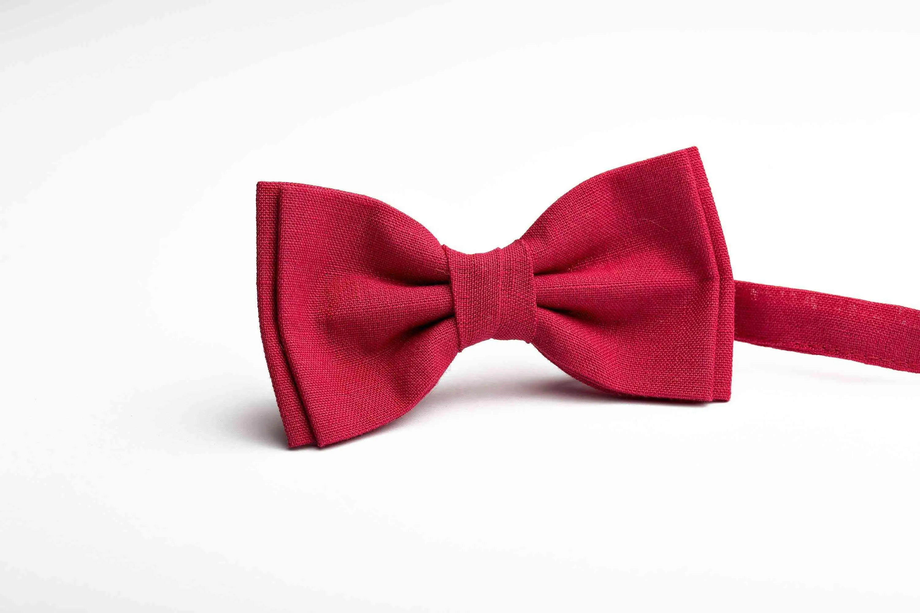 Make a Statement with our Stylish Pre-Tied Raspberry Bow Tie and Pocket Square Set for Men