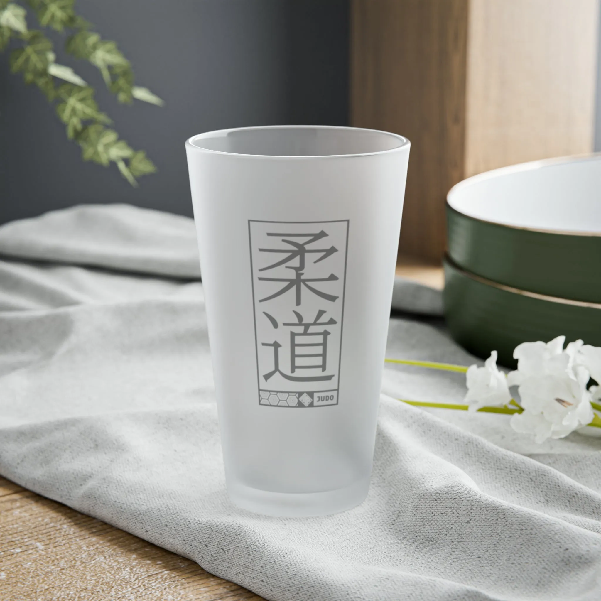 Throw and Toast Redux: Judo-Themed Pint Glass for Martial Arts Aficionados, 16oz