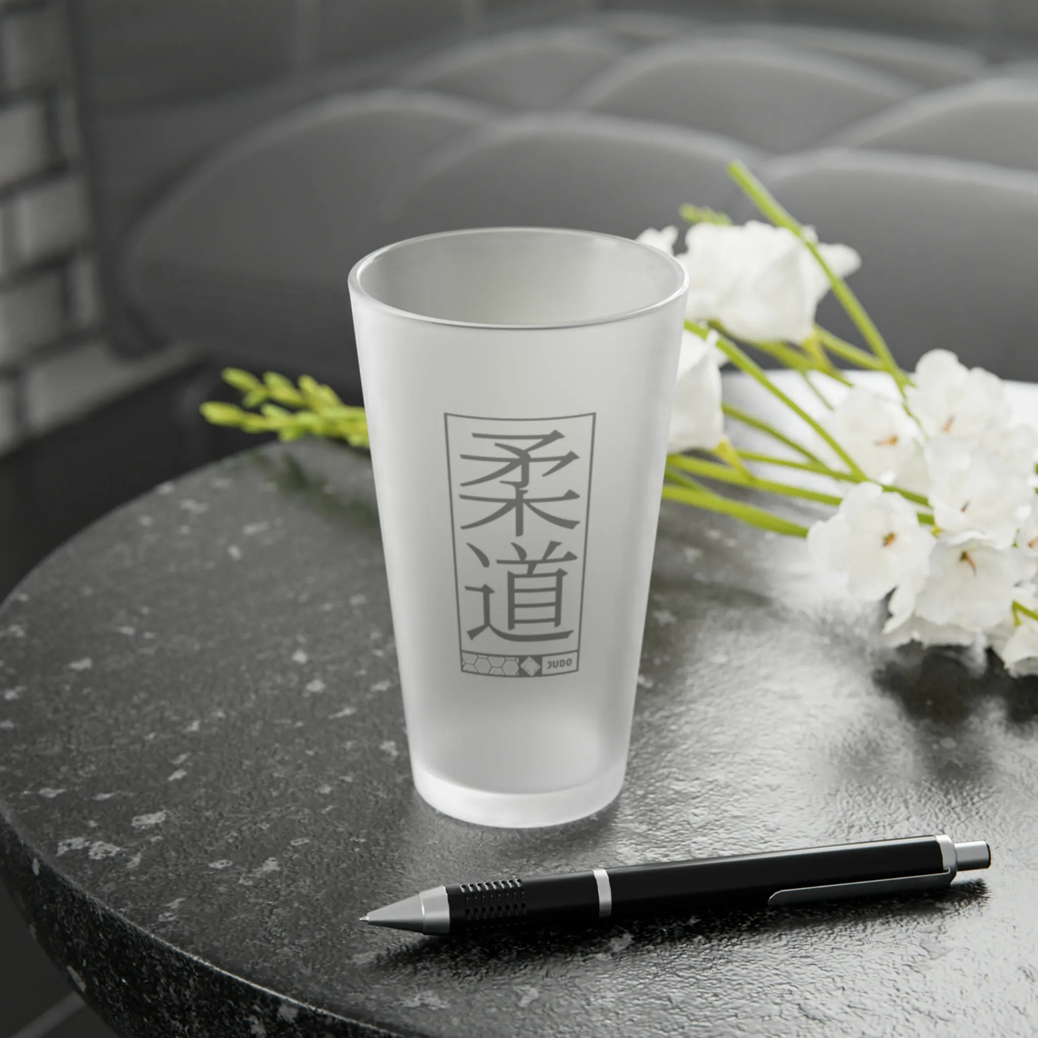 Throw and Toast Redux: Judo-Themed Pint Glass for Martial Arts Aficionados, 16oz