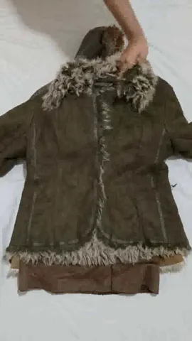 Y2K Rewind: Vintage Coats with Fur Lining